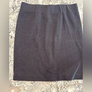 J. Jill Black and Gray Houndstooth Pencil Skirt